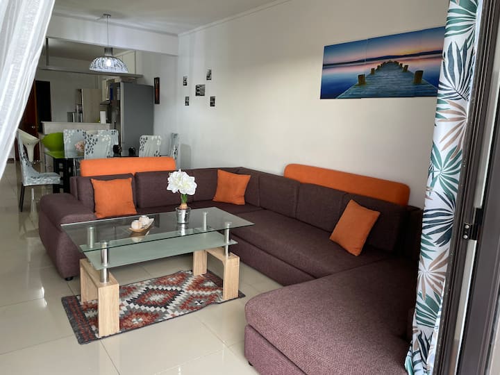 Spacious Seaside Apartment With Mountain Views - Maurice