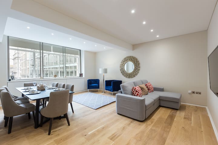 Exclusive 4Bed Retreat with A/C in Covent Garden gallery image 5