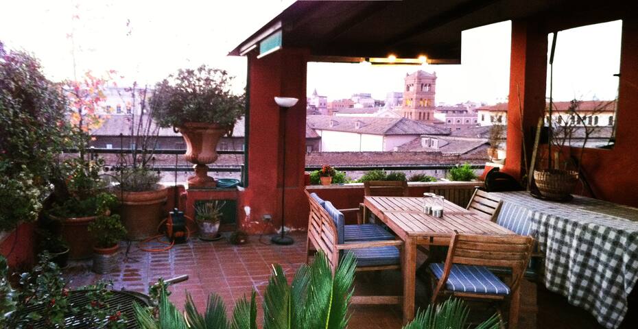 The Historic Nobleman’s Penthouse – 3 bedrooms gallery image 2