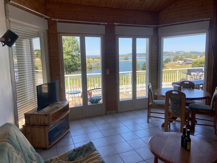 Chalet Du Lac De Naussac A 100 Metres De La Plage - Naussac