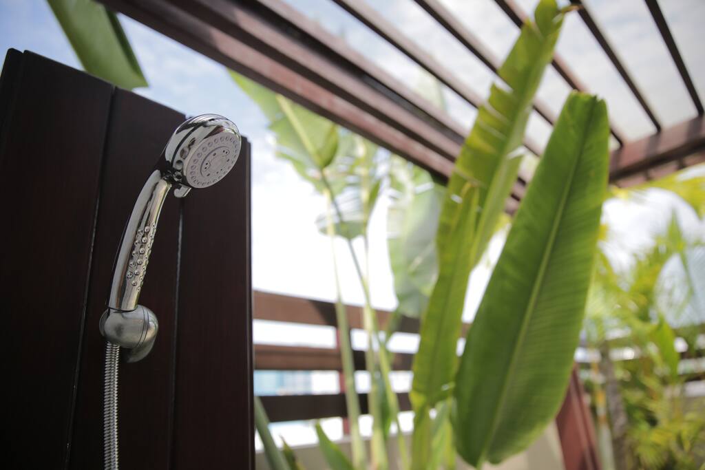 Vòi hoa sen ngoài trời trên Tầng 4 riêng Tầng Sân sau