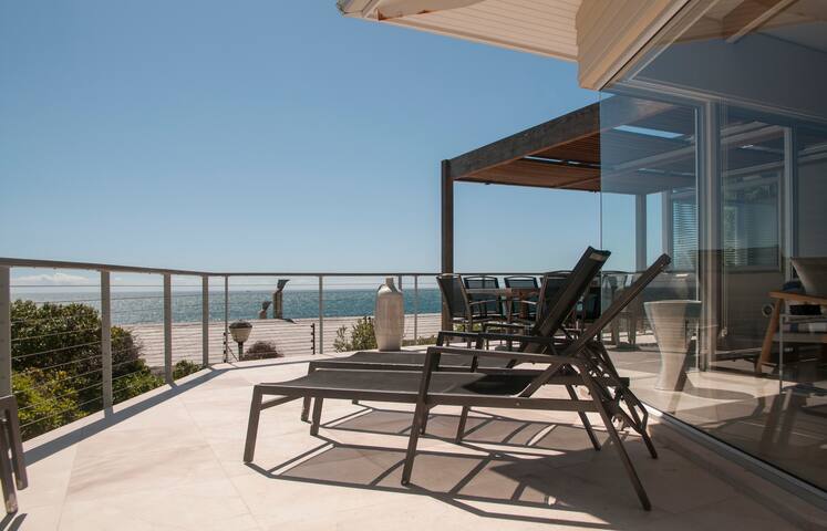 Clifton 3rd Beach House gallery image 3
