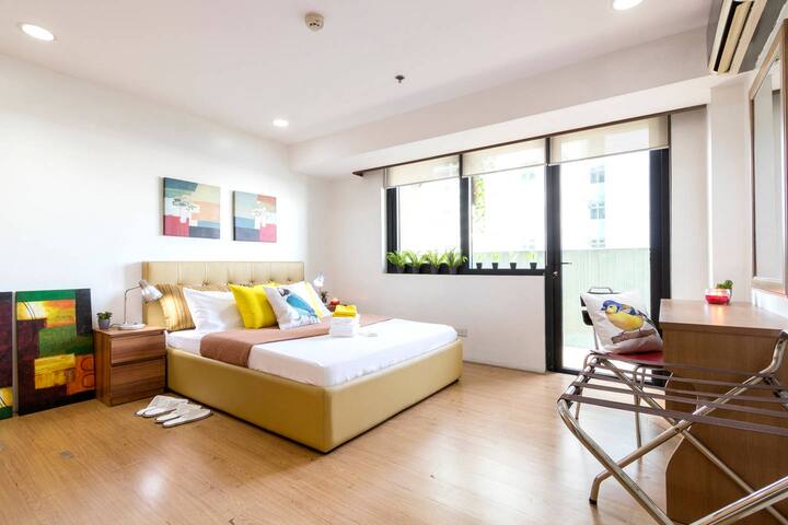 ★★★★★ QUIET ESCAPE: Central QC+WIFI+Balcony