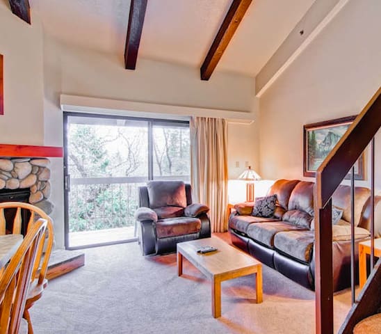 Yosemite West Small Loft Condo B211