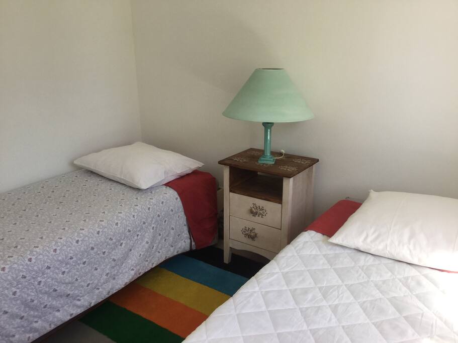 Chambre 2 avec 2 lits simples