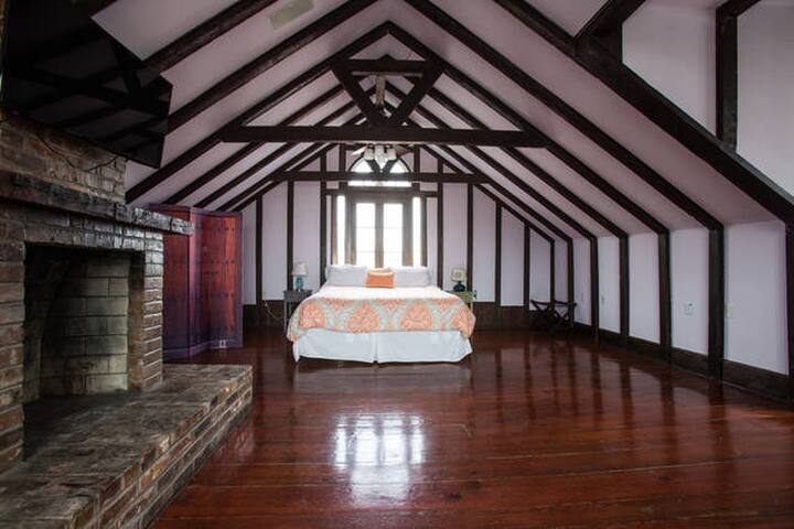 Historic 3 Story Home near Frenchmen St gallery image 3