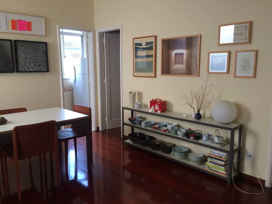 vista da sala para a entrada da cozinha