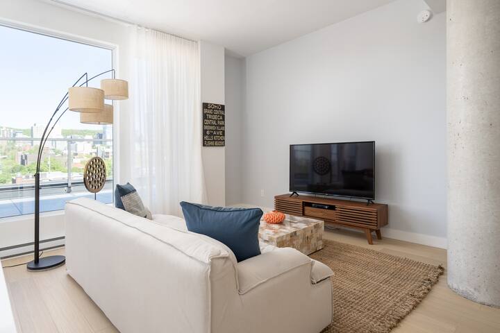 2 BR spectacular penthouse, terrace, Griffintown gallery image 4