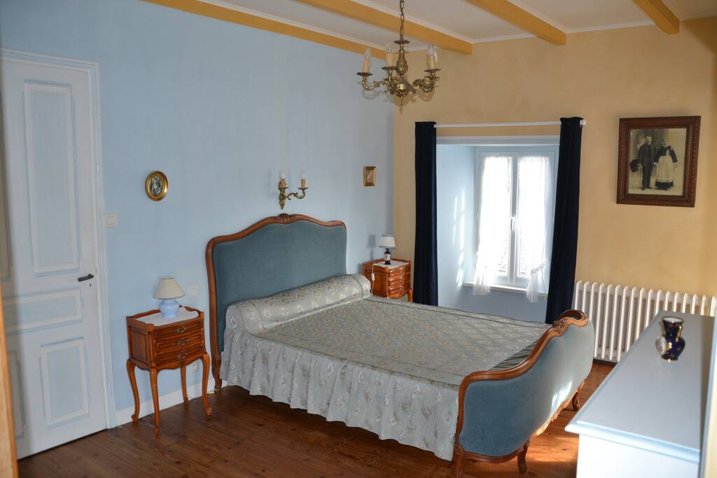 Chambre bleue Lit 205 X 140