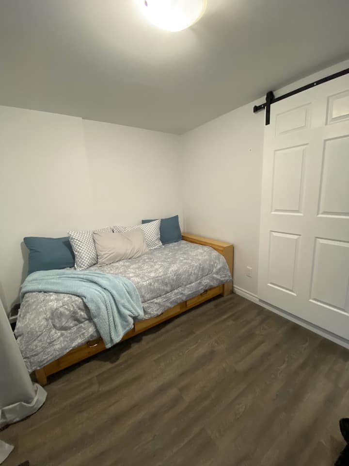 Bonus Room with Single Bed