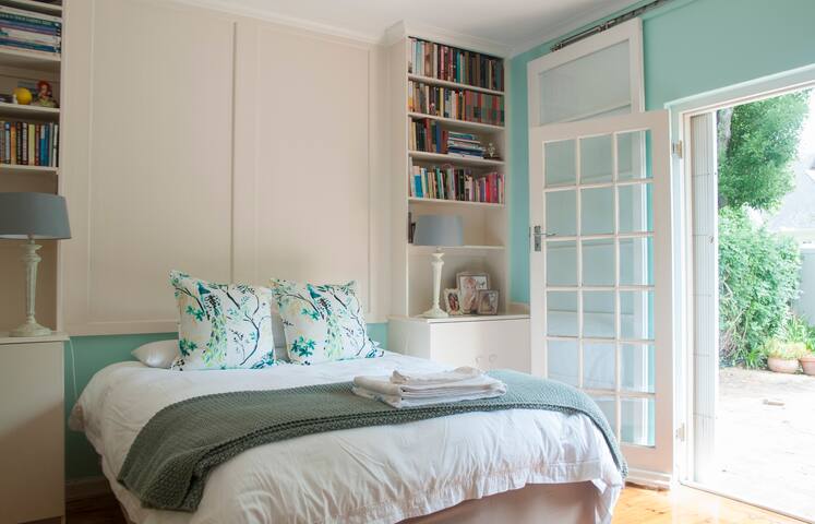 Gorgeous home in a great Cape Town location gallery image 3