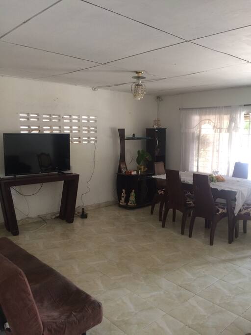 ver tv comer en un buen espacio
