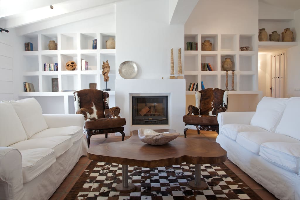Cozy, contemporary open plan living.