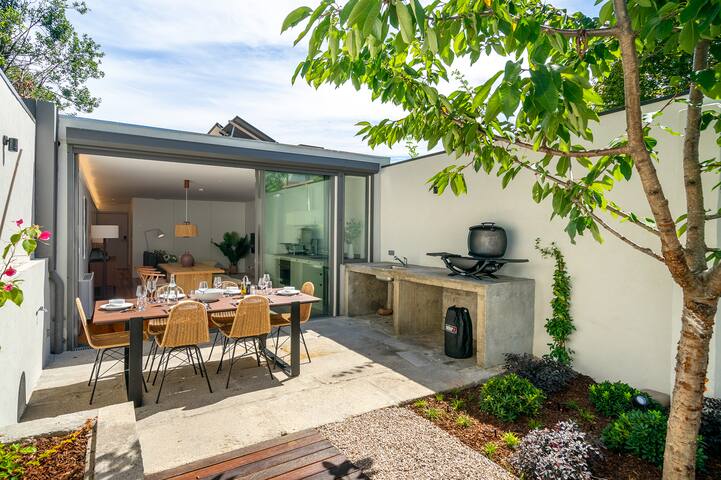 NEW – Amazing City Centre Villa with Private Pool gallery image 2