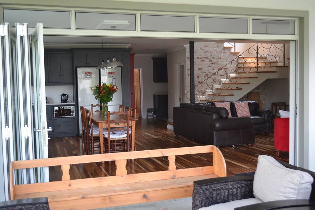 View from veranda to kitchen and lounge