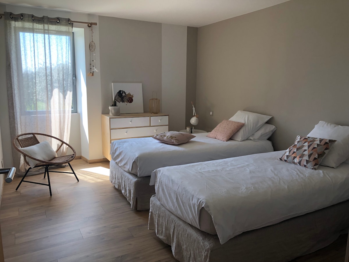 Chumba cha kulala na vitanda viwili 90x200