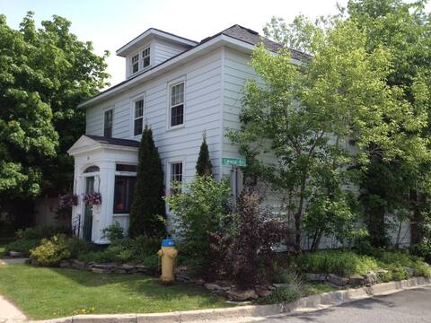 "Quinn’s Guesthouse"  Private 2 Bedroom apartment