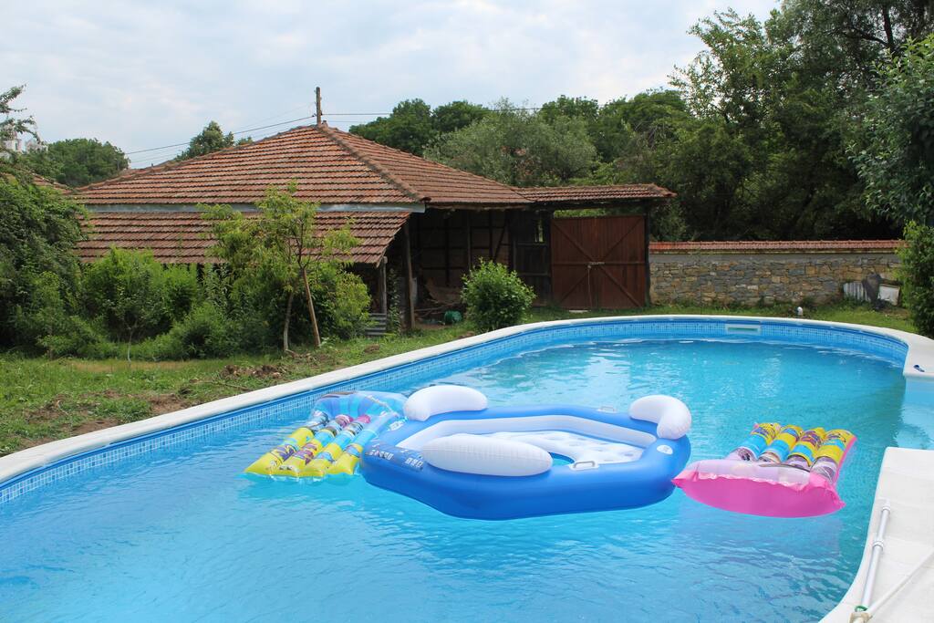 10m swimming pool and Roman steps