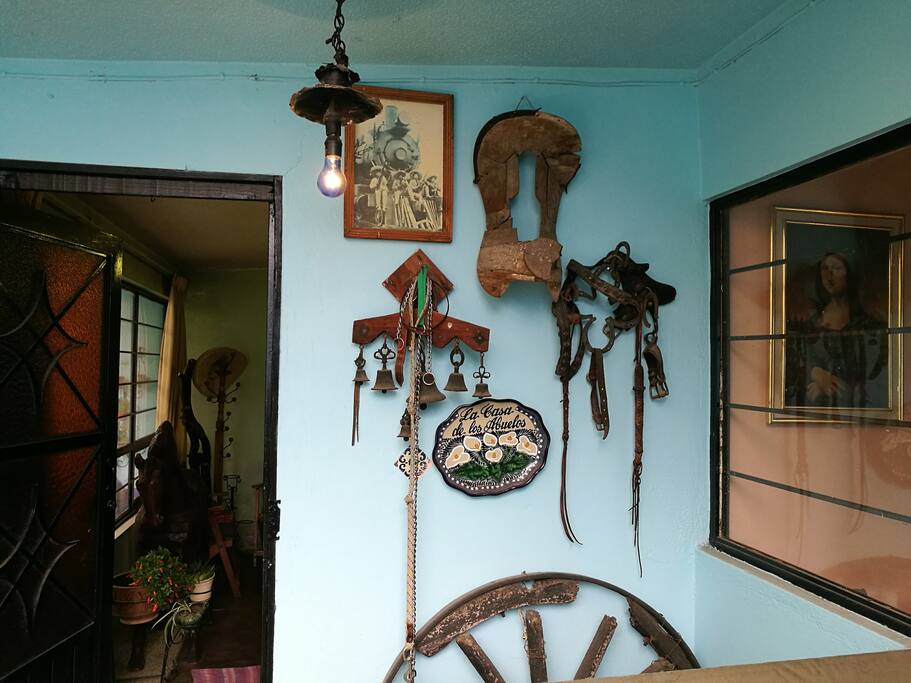 Entrada de casa de los abuelos / Entrance of grandparents' house