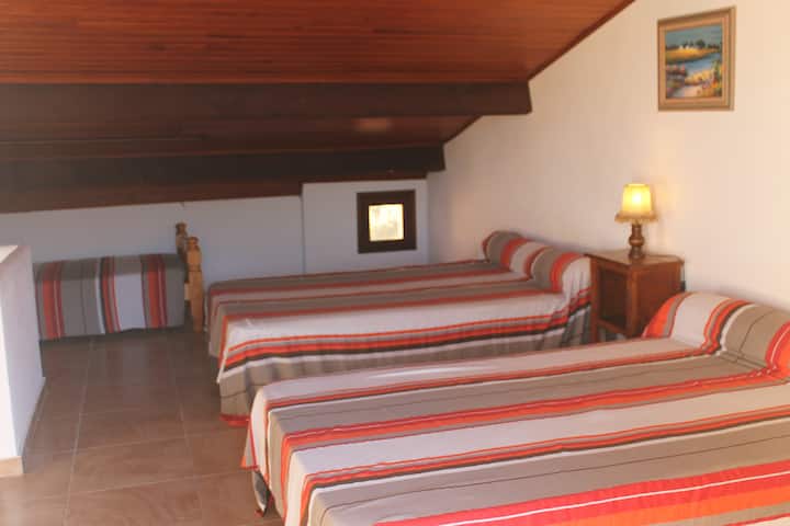 Trojlôžková izba na poschodí