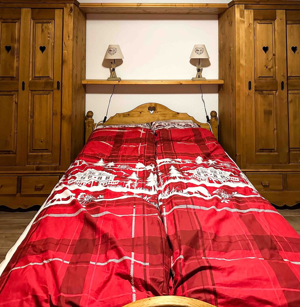 غرفة النوم 2 مع أثاث مخصص للسرير