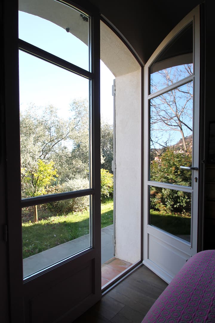 Hlavná spálňa - dvere do záhrady