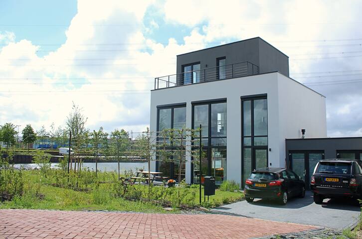 Watervilla, 200 m2, garden, 3 terraces, IJ-burg gallery image 2