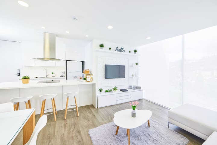 Entire home with 2 bedrooms in Cuenca - *CHIC MODERN RIVERVIEW APARTMENT IN CUENCA*