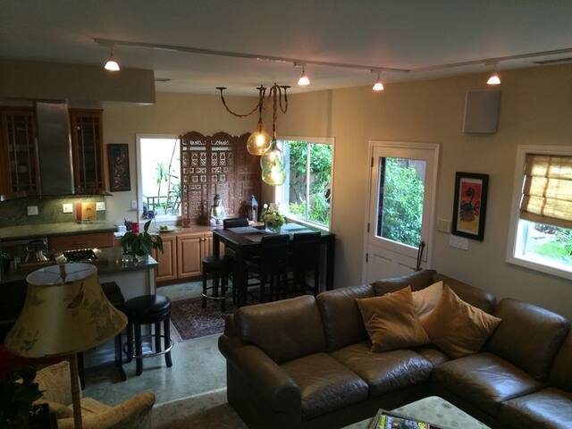 Elegant, Quiet Home Steps to Beach