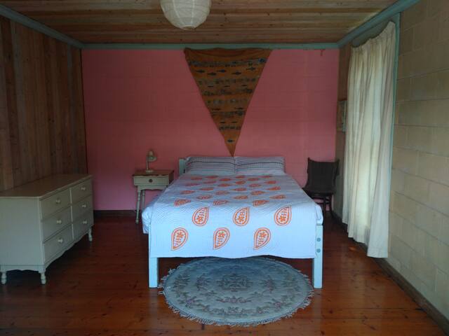 Moggs Beach Garden House gallery image 5