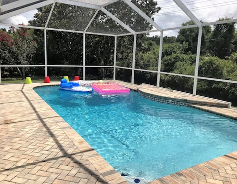 Bright 4 Bdr Safety Harbor Villa with Pool