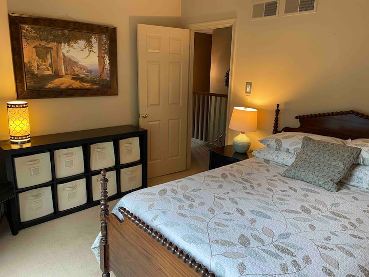 Ორადგილიანი საწოლი პატიოზე წვდომით. 