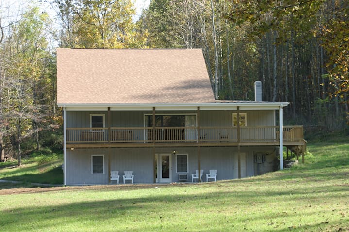Redwood 2 Condo Graves Mountain Farm in Blue Ridge