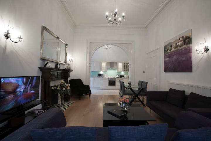 Hyde Park Spacious Luxury 2 Bedroom Apartment