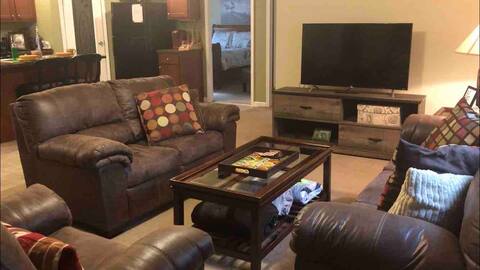 Stylish Open Concept Getaway-3 Bedroom 2 Bath*****