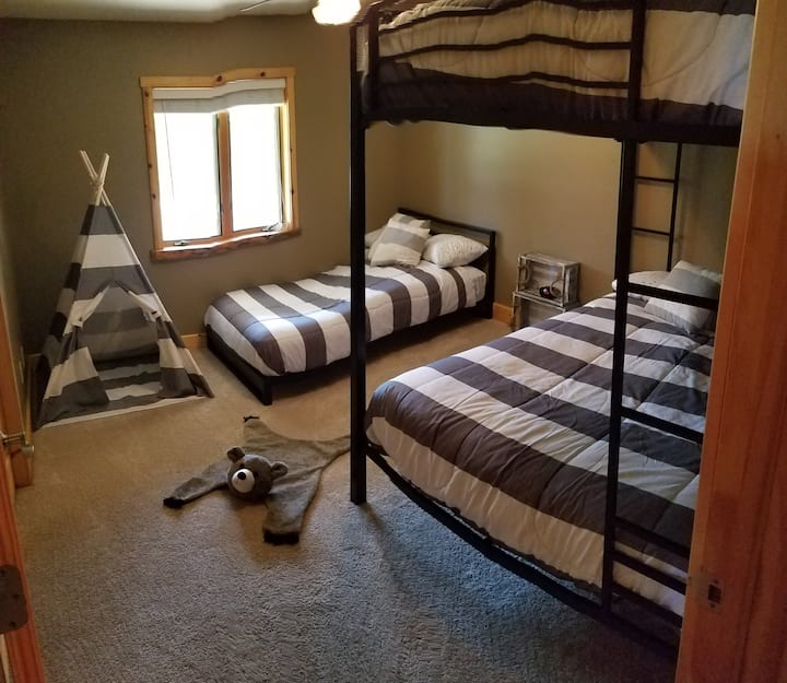 Მთავარი სართულის საძინებელი