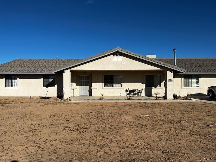 Beautiful Hesperia House w/ amazing pool ! Houses for Rent in