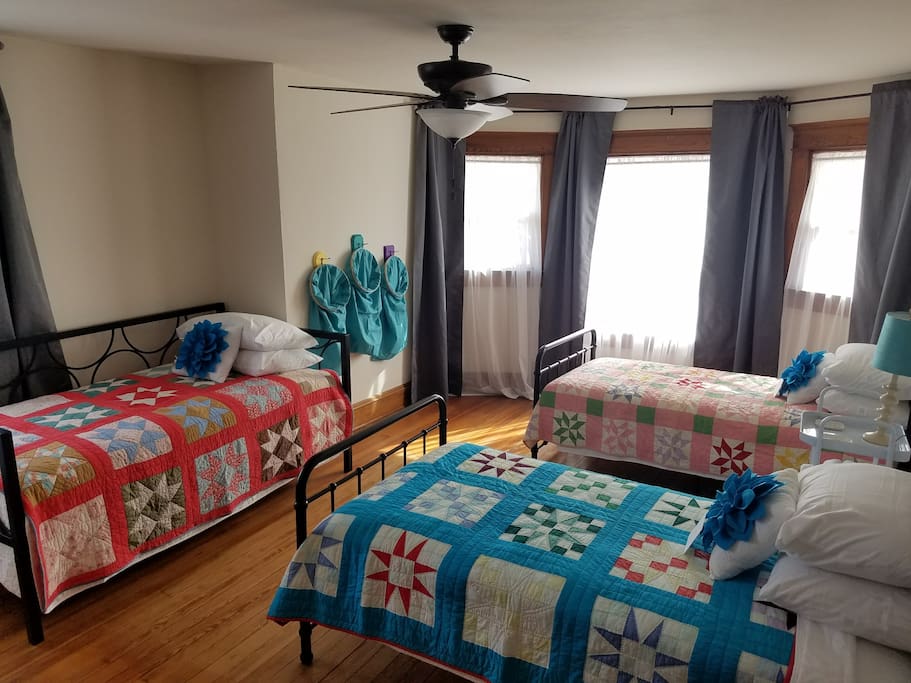 Marietta - overlooks the front yard and sleeps 3