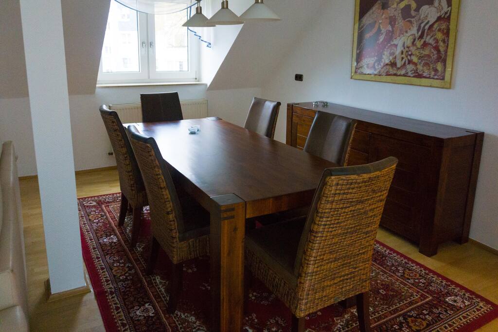 Wohnzimmer / Esstisch