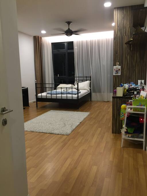 Bed Room 1 (Big)