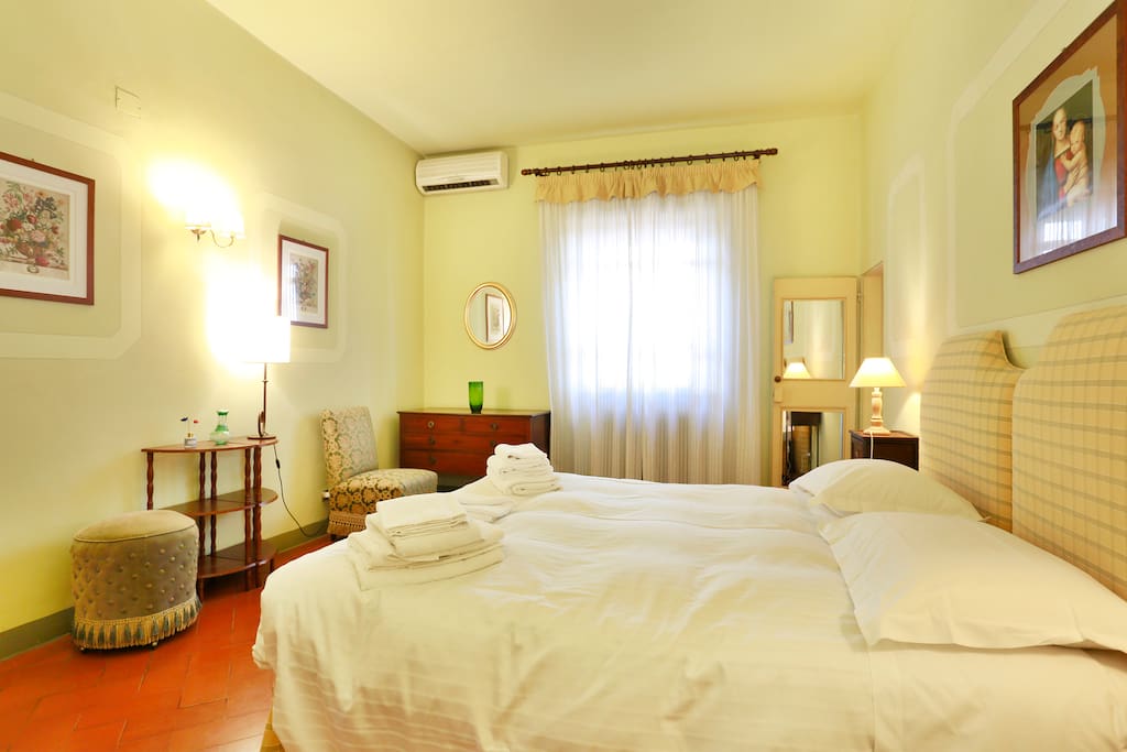 Bedroom 2 people