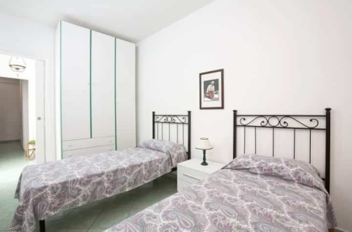 Dvojlôžková izba s manželskou poste