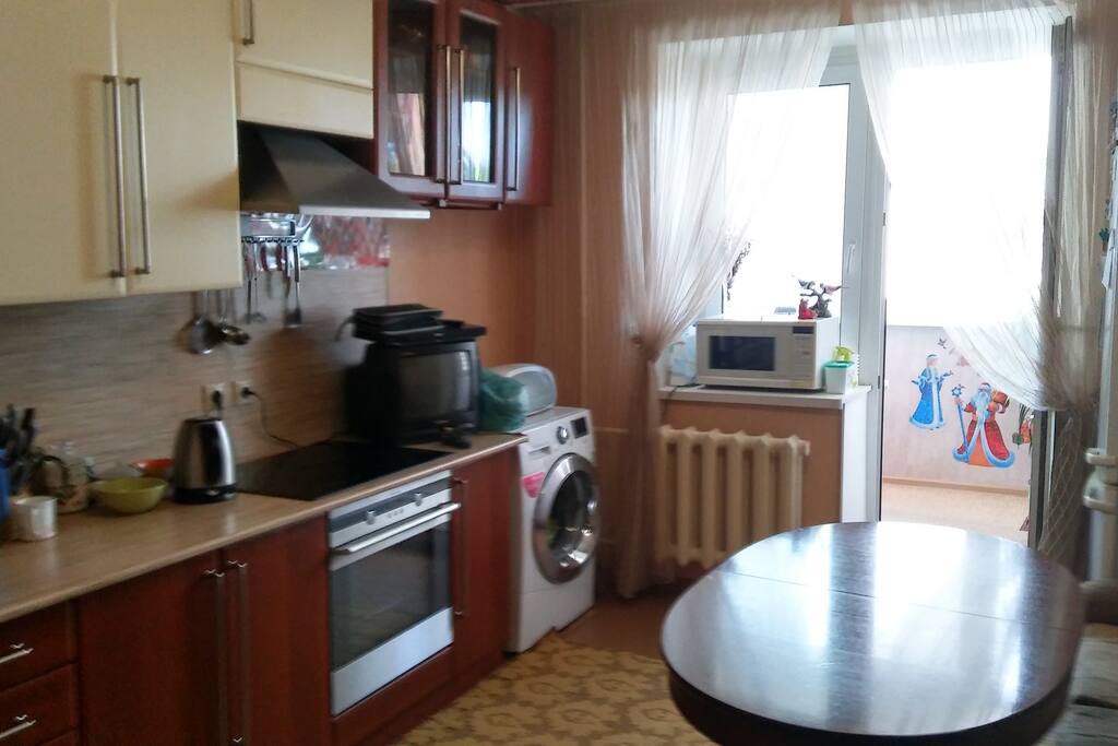 Кухня с балконом