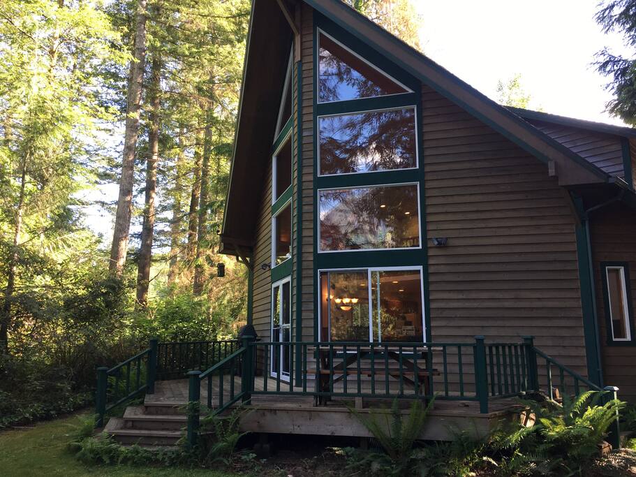 House facing the river & mountains