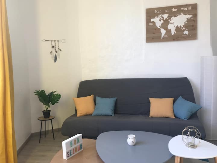 Living room equipped with a sofa bed