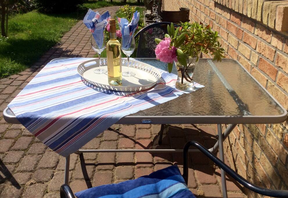Zeit zum entspannen....!Klingen sie den Tag mit einem guten Wein aus .