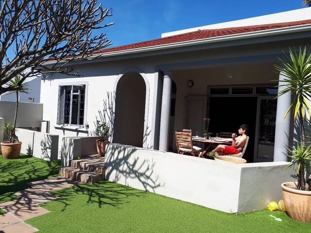 House on the slopes of Table Mountain. gallery image 2