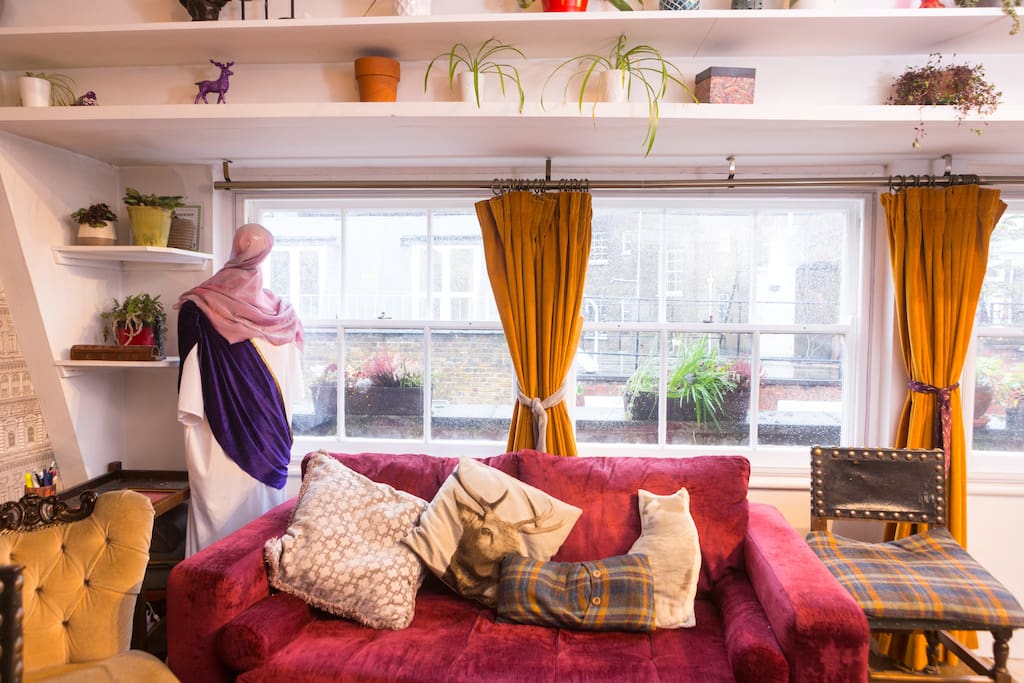 Plenty of cosy home comforts, that's your flatmate, Aurora, on the left. A lamp that believes she's some kind of High-Priestess...