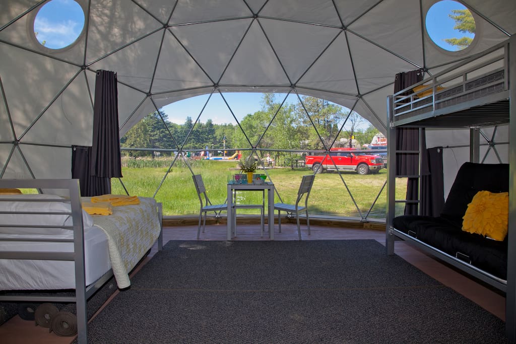 Plenty space for Mom Dad and kids