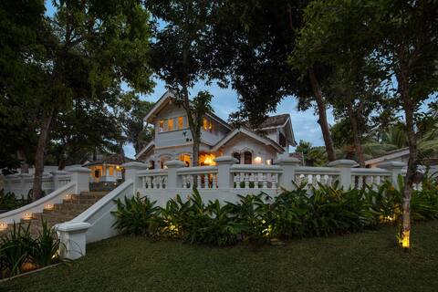 Luxury colonial villa, 10 guests, pool, BBQ area